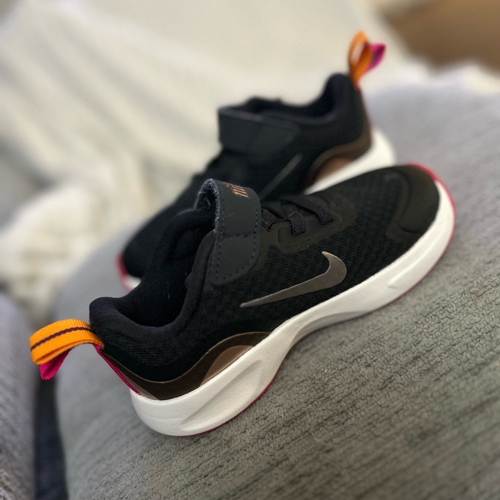 Brand new Nike toddler girls size 9